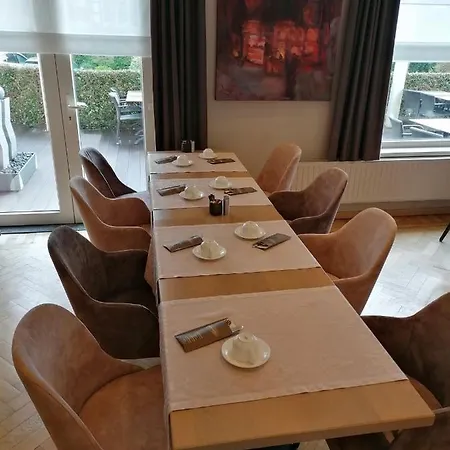 Ambassador 3* De Panne