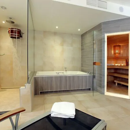 大使酒店 3* 德帕内