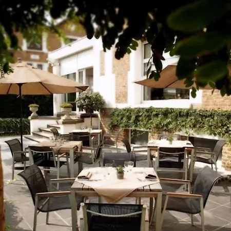 Ambassador Hotell 3*