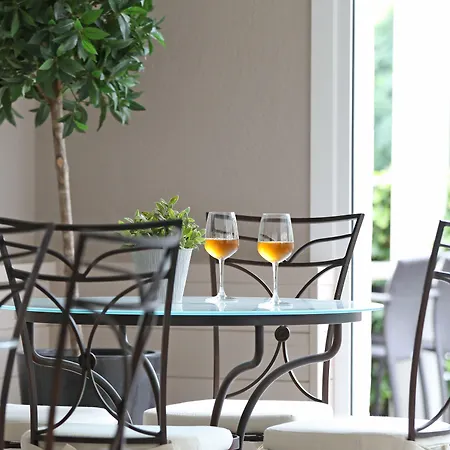 大使酒店 3* 德帕内