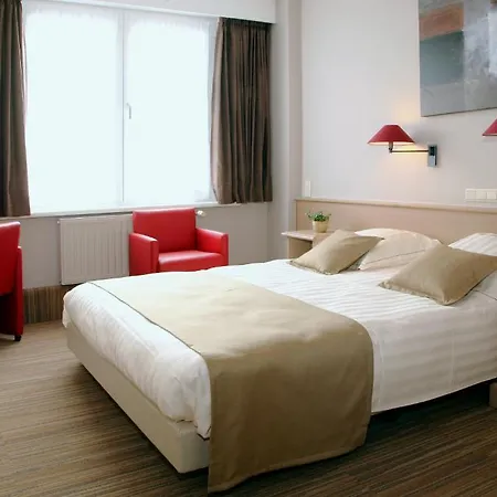 Ambassador Hotell 3*