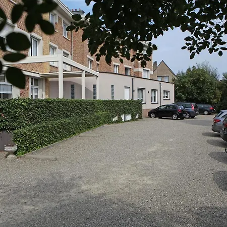 Ambassador Hotel 3*