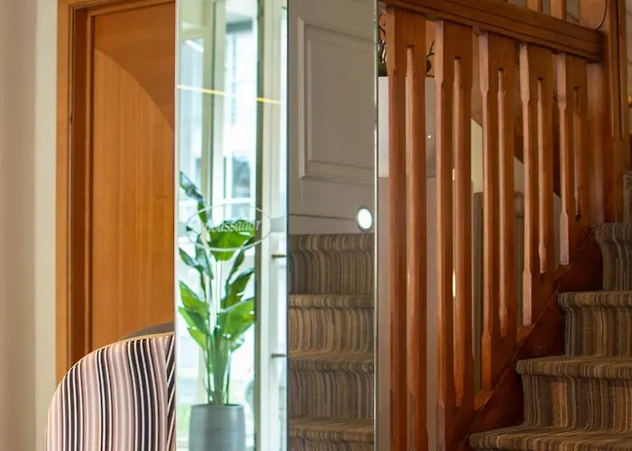 Ambassador ホテル 3*