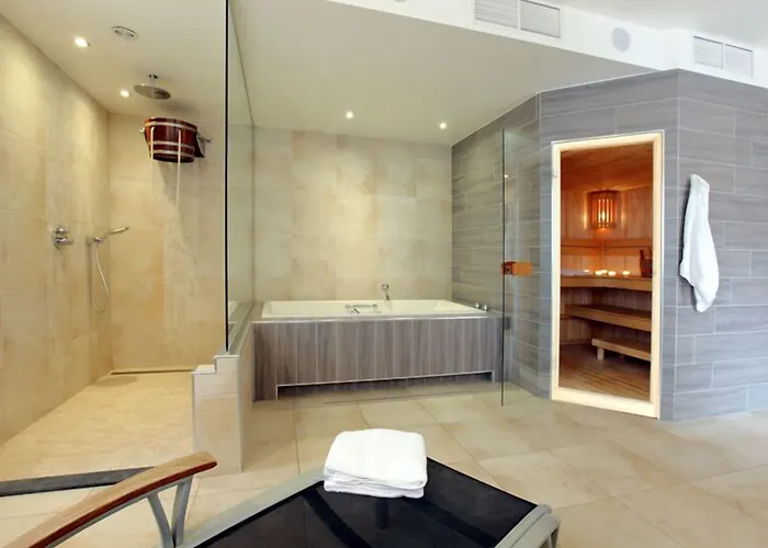 Ambassador 3* De Panne